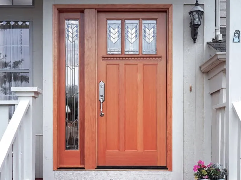 Как правильно установить деревянные двери