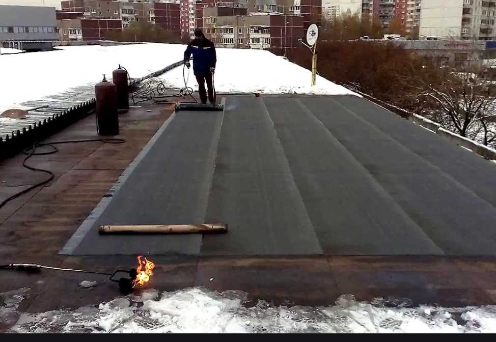 Как провести ремонт крыши в зимний период