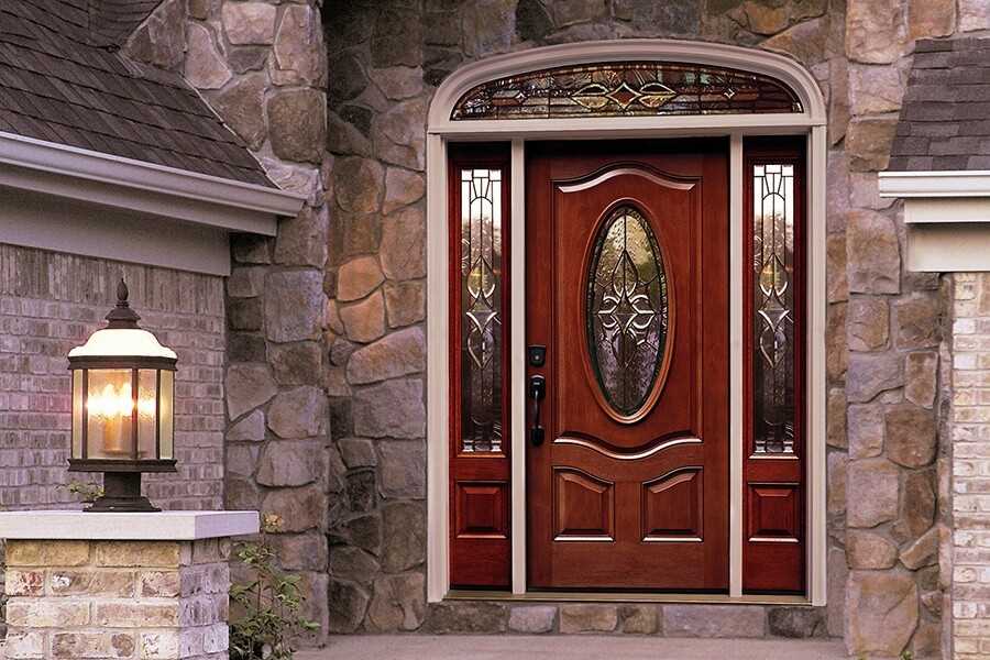 Как выбрать идеальную деревянную дверь для входа в дом